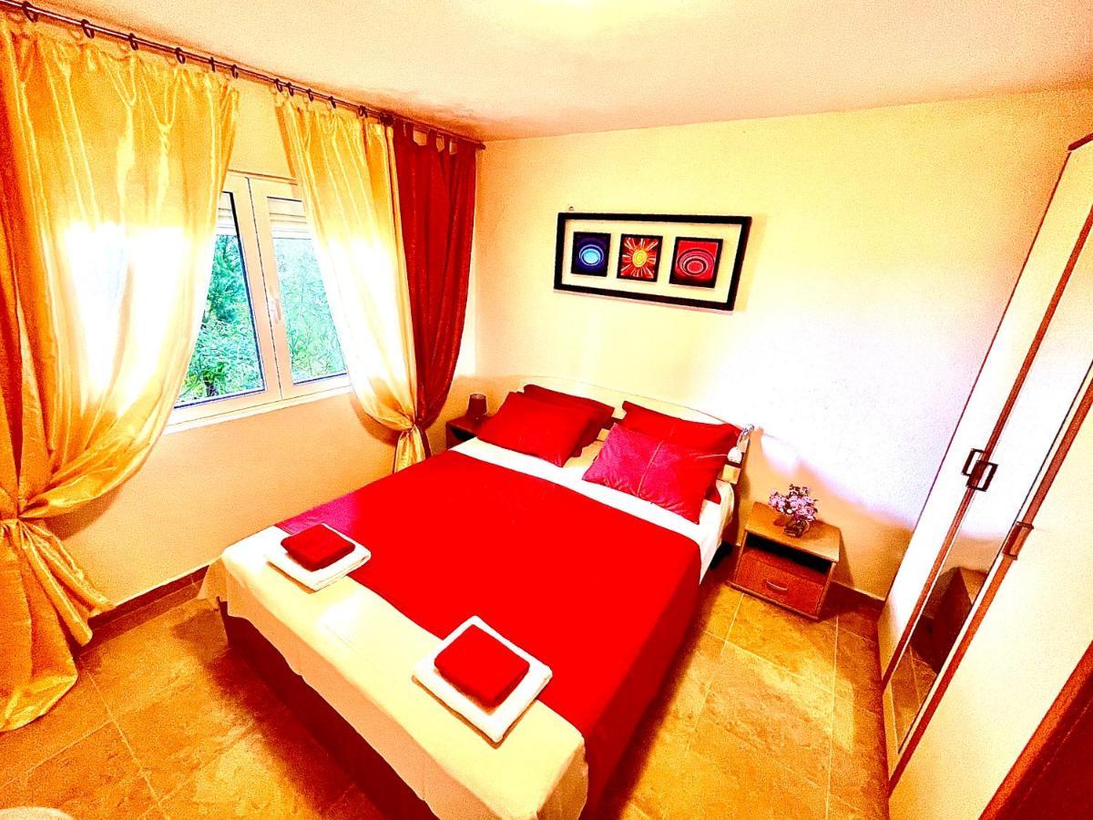 Holiday Home Viko Sutomore Buitenkant foto
