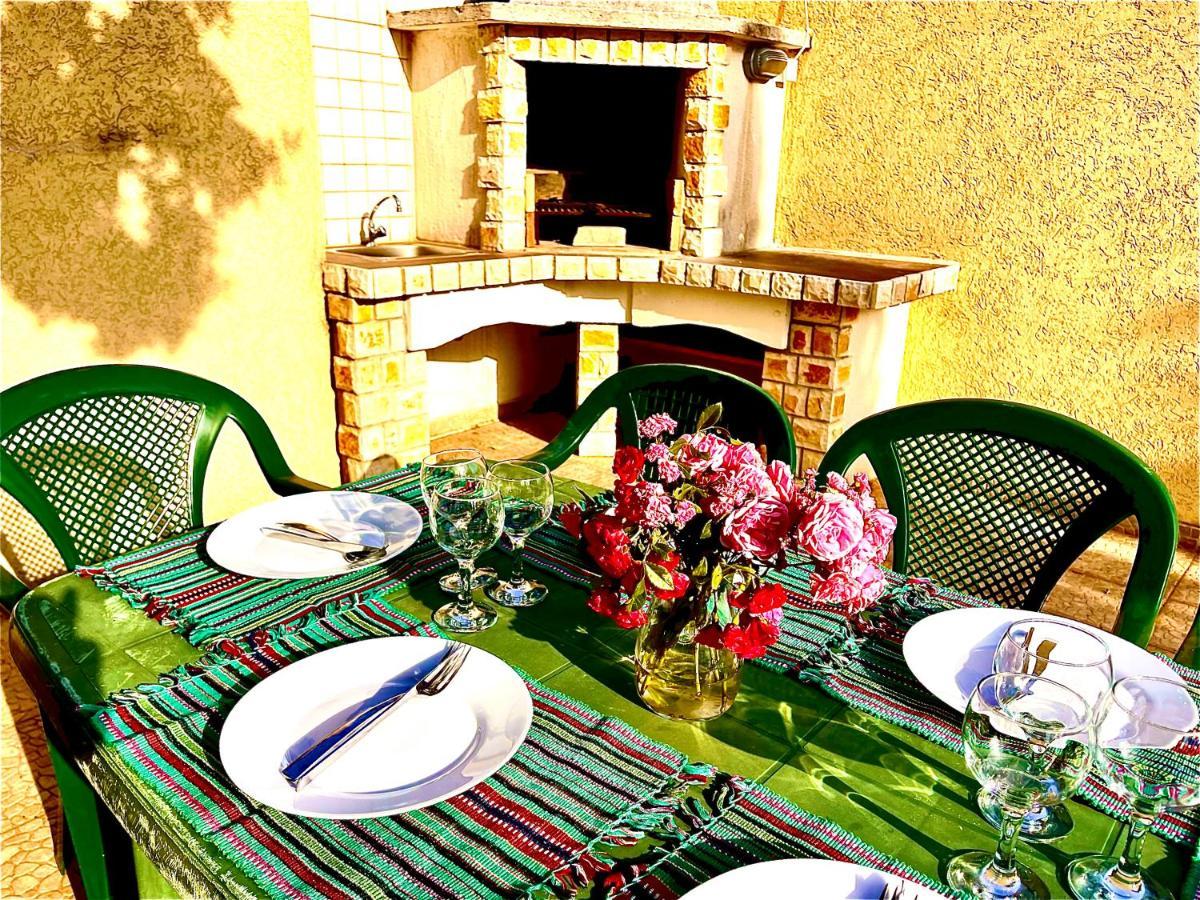 Holiday Home Viko Sutomore Buitenkant foto